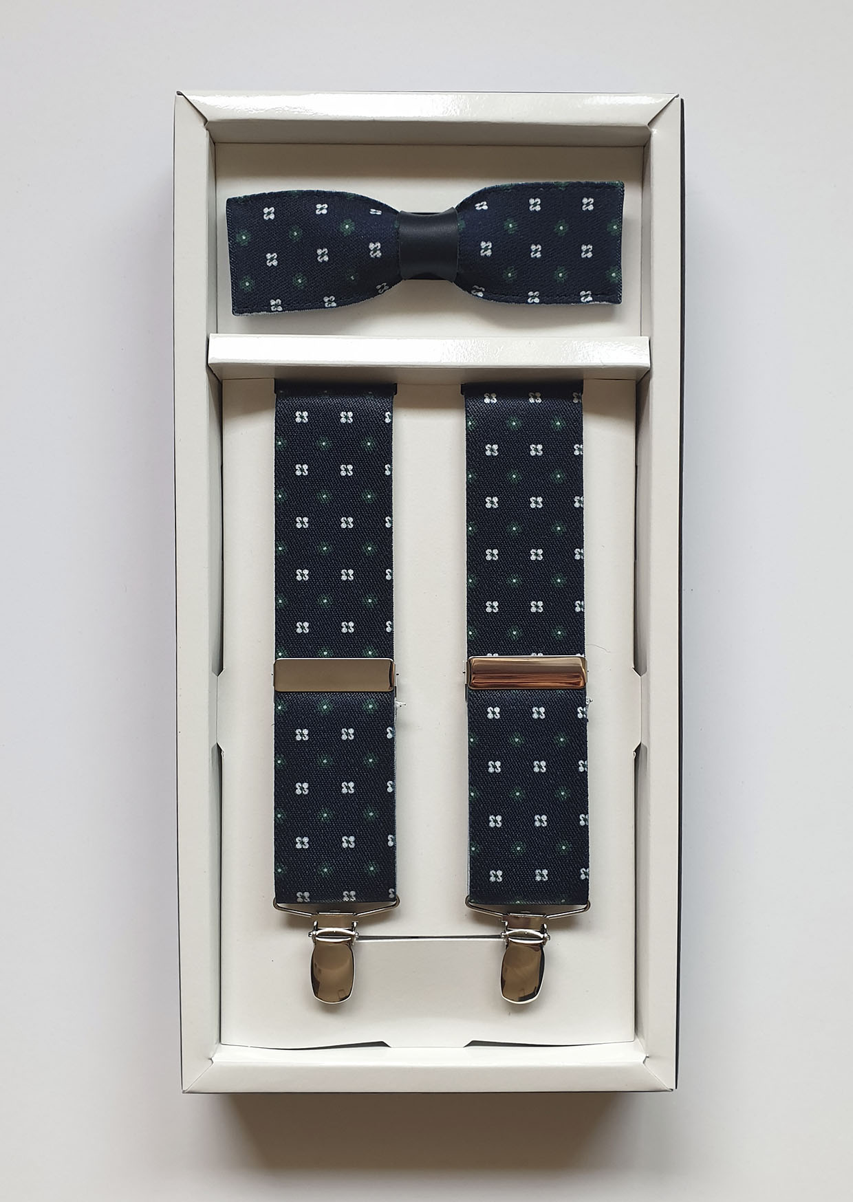 Conjunto tirantes y pajarita Pétalos