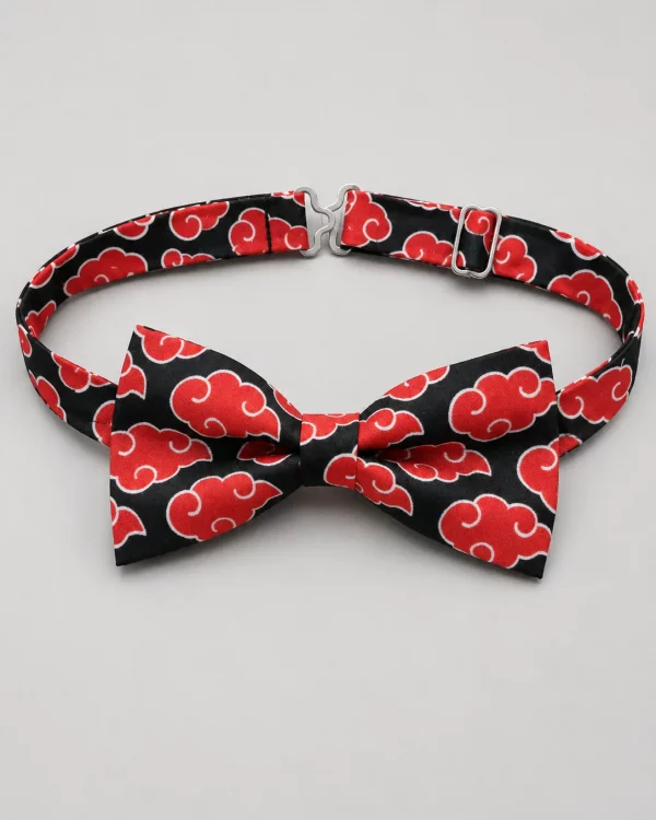 Pajarita negra con estampado de nubes rojas estilo japonés