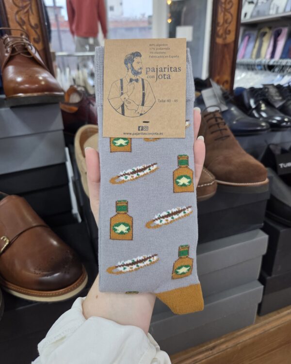 Calcetines marineras y cervezas grises de Pajaritas con Jota, de algodón y fabricados en España